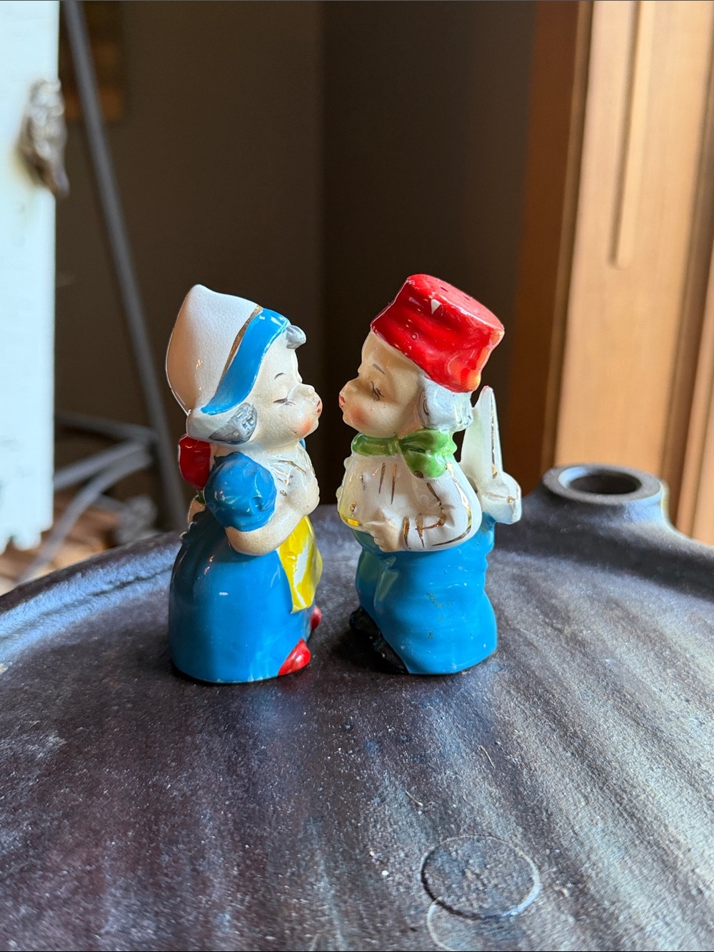 Vintage Enesco Imports Kissing Dutch Boy & Girl Salt & pepper Shakers